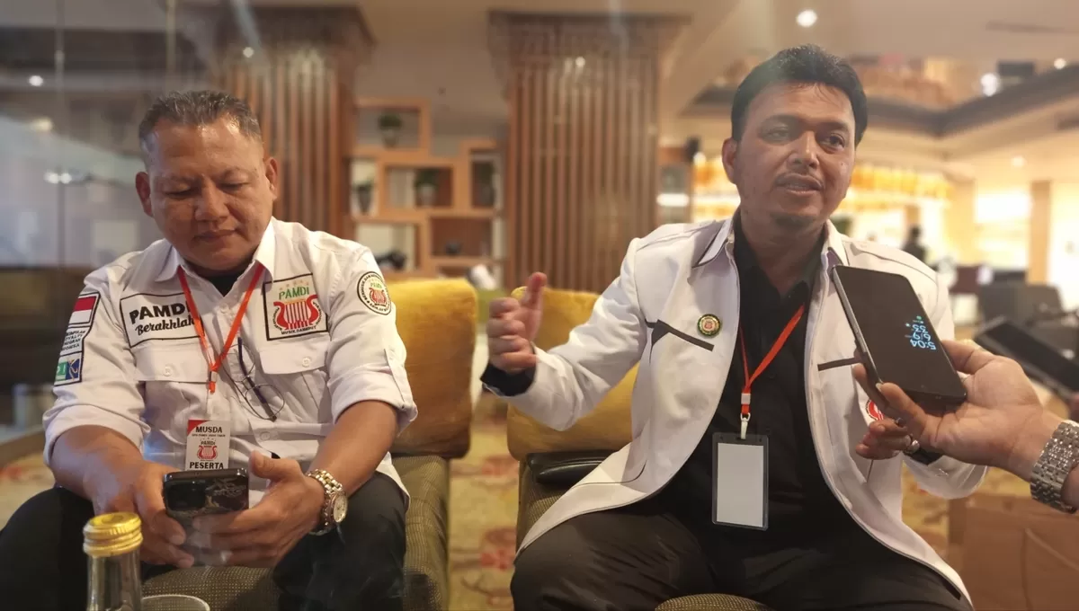 Ach Mossodik Ketua DPC PAMDI Surabaya (kanan) bersama Djoko Ady Purnomo, sekretaris, ditemui usai Pengurus DPC PAMDI Surabaya periode 2026-2031, Minggu (6/9/2026) 