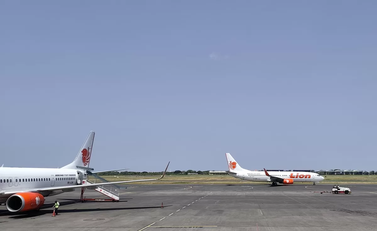 Erupsi Anak Gunung Krakatau berdampak pada penerbangan Lion Group. Bandara Soekarno-Hatta dan Halim ditutup sementara hingga estimasi pukul 18.00 WIB.