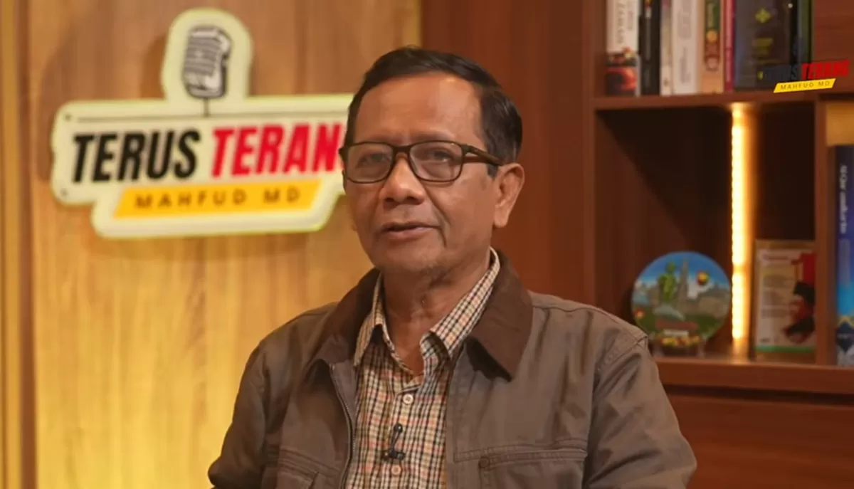 Mohammad Mahfud Mahmodin  yang akrab disapa Mahfud MD menyoroti insiden dugaan keracunan MBG yang kembali marak terjadi di sejumlah daerah. (YouTube/Mahfud MD Official)