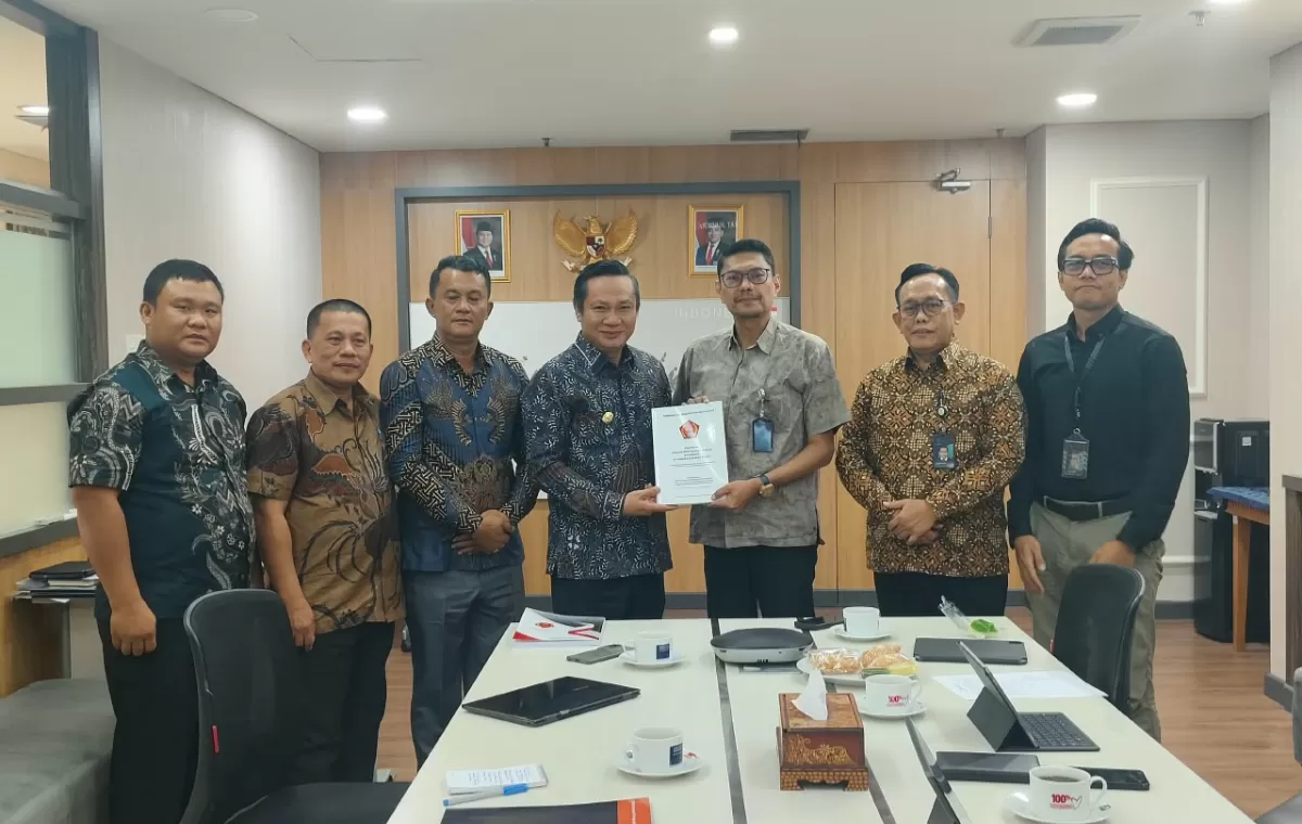 Bupati Nias Barat Eliyunus Waruwu bersama jajaran Pemkab Nias Barat usai pertemuan dengan jajaran Direktorat Jenderal Perdagangan Dalam Negeri Kementerian Perdagangan di Jakarta, Kamis (10/9/2026)