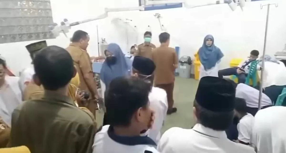 Kasus dugaan keracunan MBG karena menu ayam tepung di MTsN1 Kota Pariaman, Sumatera Barat. (Threads.com/@zumaahmad9)