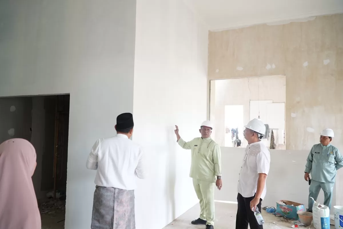 Foto Bupati Anton bersama Para Kabid Dinas Perkim Tinjau Progres Mal Pelayanan Publik Rokan Hulu (Diskominfo Rohul )