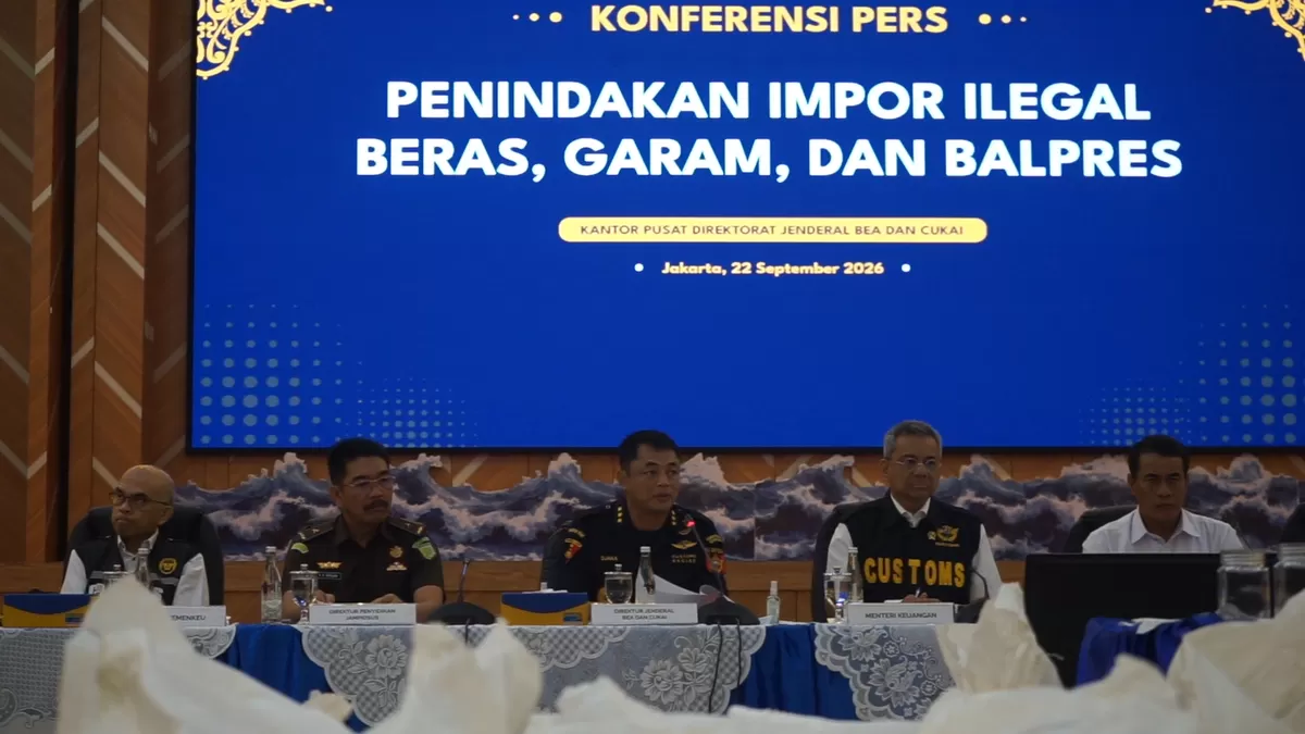 Dokumentasi konferensi pers Menteri Keuangan Suahasil Nazara. (Dimas Kevin Trisnado - MNI)