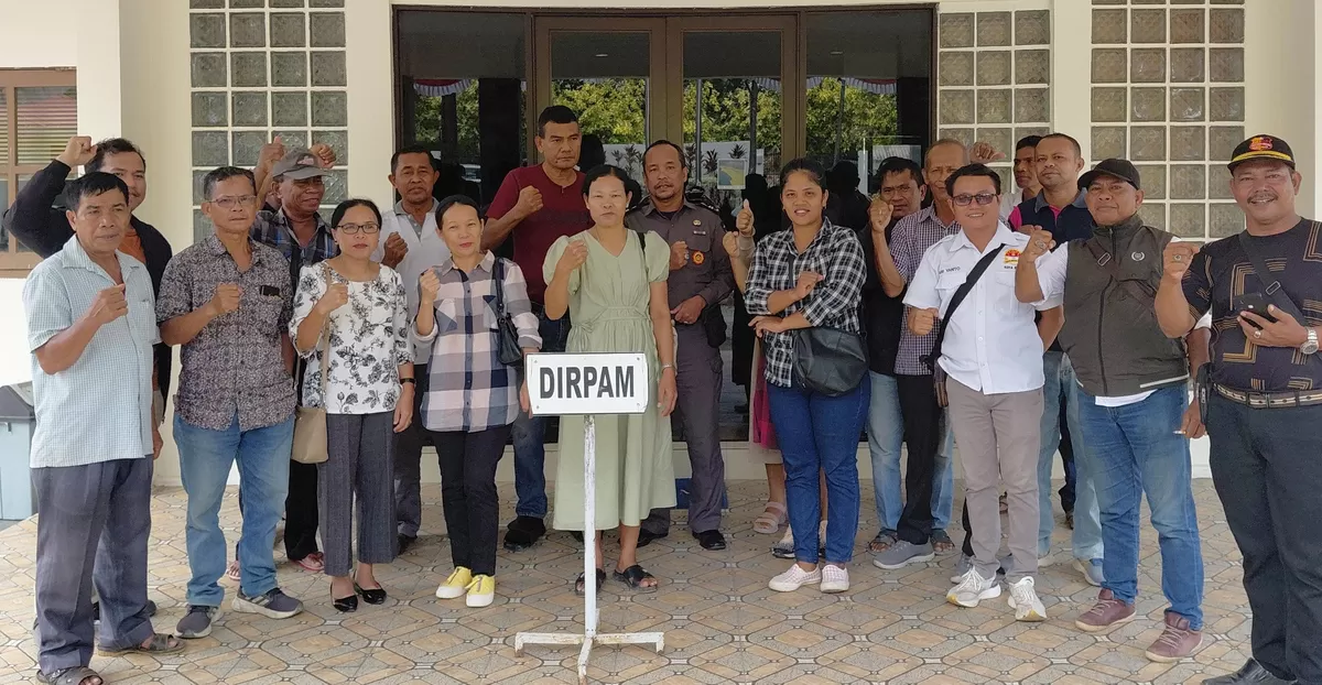 Aliansi Masyarakat Teluk Bakau ketika mendatangi Kantor Ditpam BP Batam, pada Kamis (24/9/2026). (Bazo Nawacita)