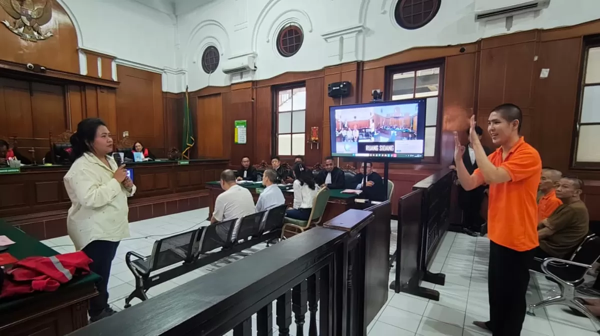 Dalam persidangan, polisi mengungkap dugaan penggunaan perangkat komunikasi untuk mencari calon korban yang sebagian besar warga negara Jepang