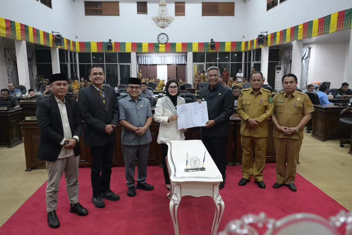 DPRD Rohul Rapat Paripurna Laporan Banggar dan Pengambilan Keputusan Perubahan APBD 2026 Pendapatan Rp1,821 Triliun, Belanja Rp1,873 triliun  (DPRD ROHUL )