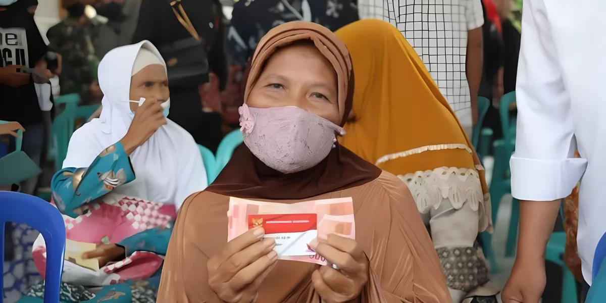 Menelusuri ihwal penyaluran bantuan sosial (bansos) PKH dan BPNT tahap 4 yang dijadwalkan mulai disalurkan pada Oktober 2026. Berikut ulasannya. (Dok. Kemensos RI)