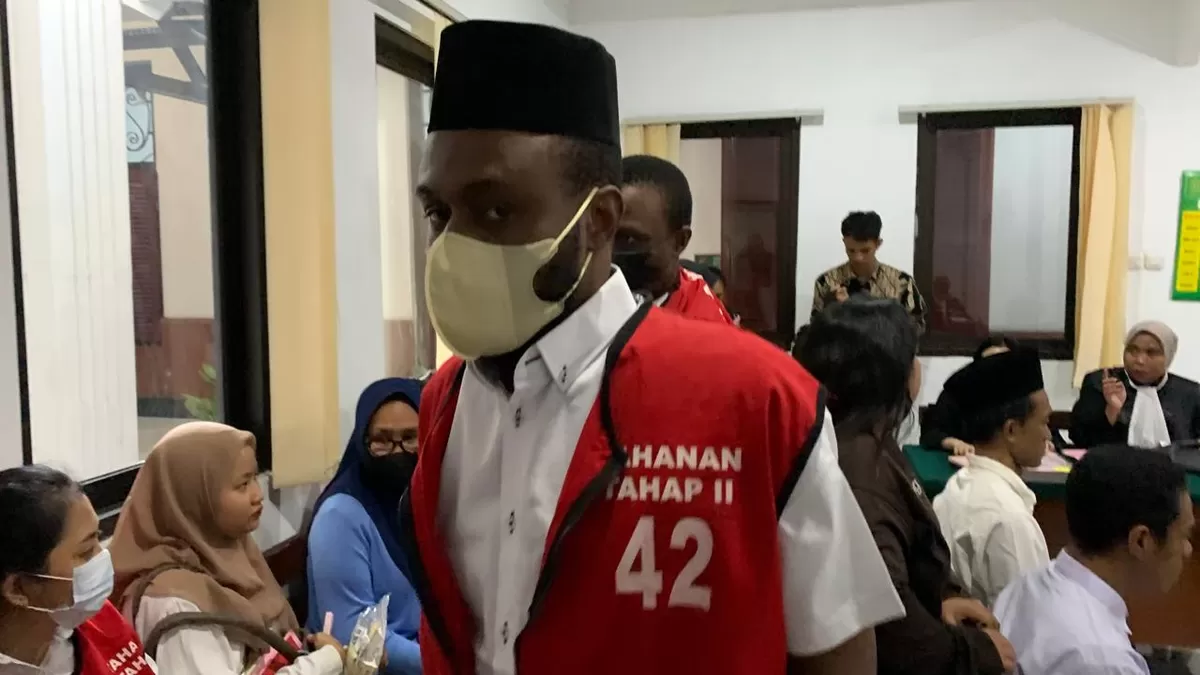 Terbuai Cinta Duda Amerika, Perempuan di Surabaya Tertipu Paket Emas Rp6,3 Juta