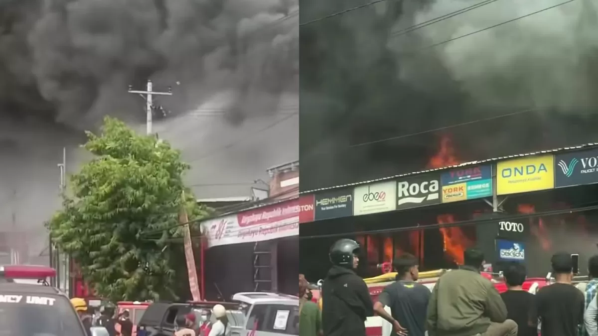 Kebakaran hebat di supermarket bahan bangunan dan elektronik Trans Home, Sleman, Yogyakarta. (Instagram.com/@merapi_uncover)