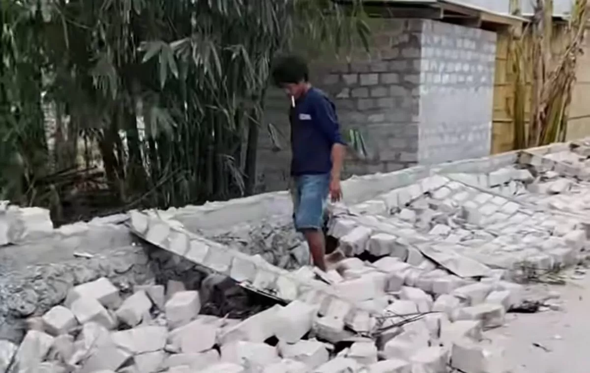 Dampak gempa bumi di Sumba Barat Daya, NTT, menyebabkan sejumlah rumah dan fasilitas umum mengalami kerusakan.  (Instagram.com/ Ichunsiska)