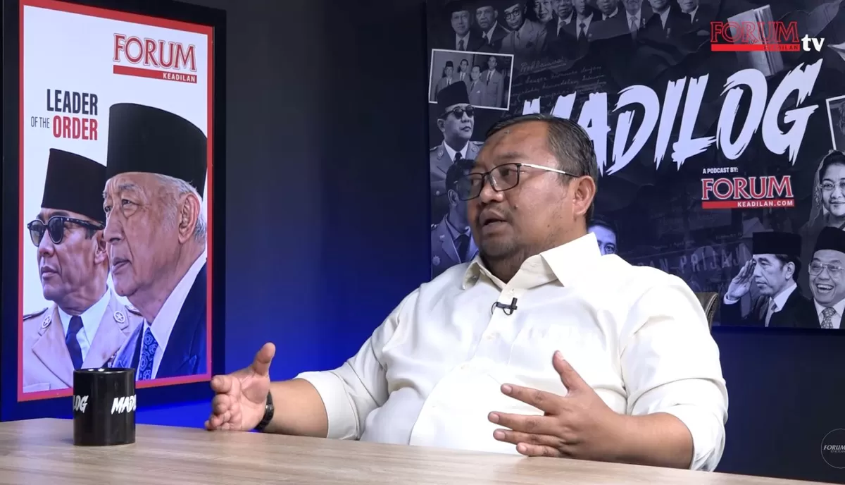Screenshot podcast Madilog Forum Keadilan TV yang membahas temuan fasilitas mewah dan bangunan ilegal di Lapas Kelas IIA Cibinong. (Istimewa)
