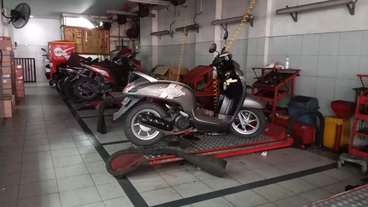 Jangan tunggu hingga motor bermasalah atau mogok di jalan lakukan pemeriksaan berkala.  (Foto: Promedia)