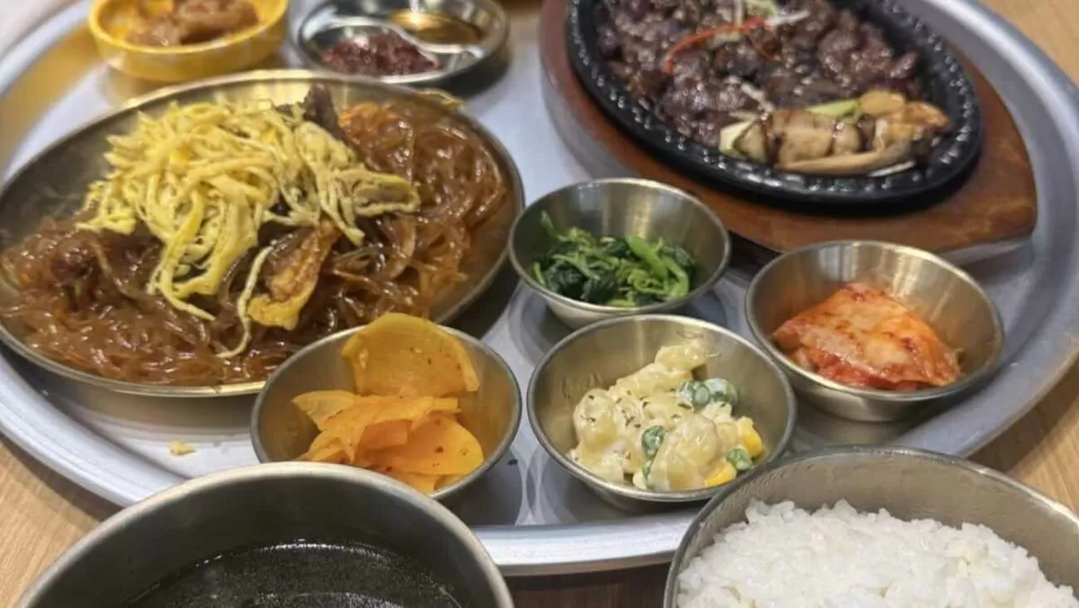 Dugaan keracunan usai makan makanan di resto Korea yang ada di salah satu mal Bandung. (Thread/wickhaemstriae)