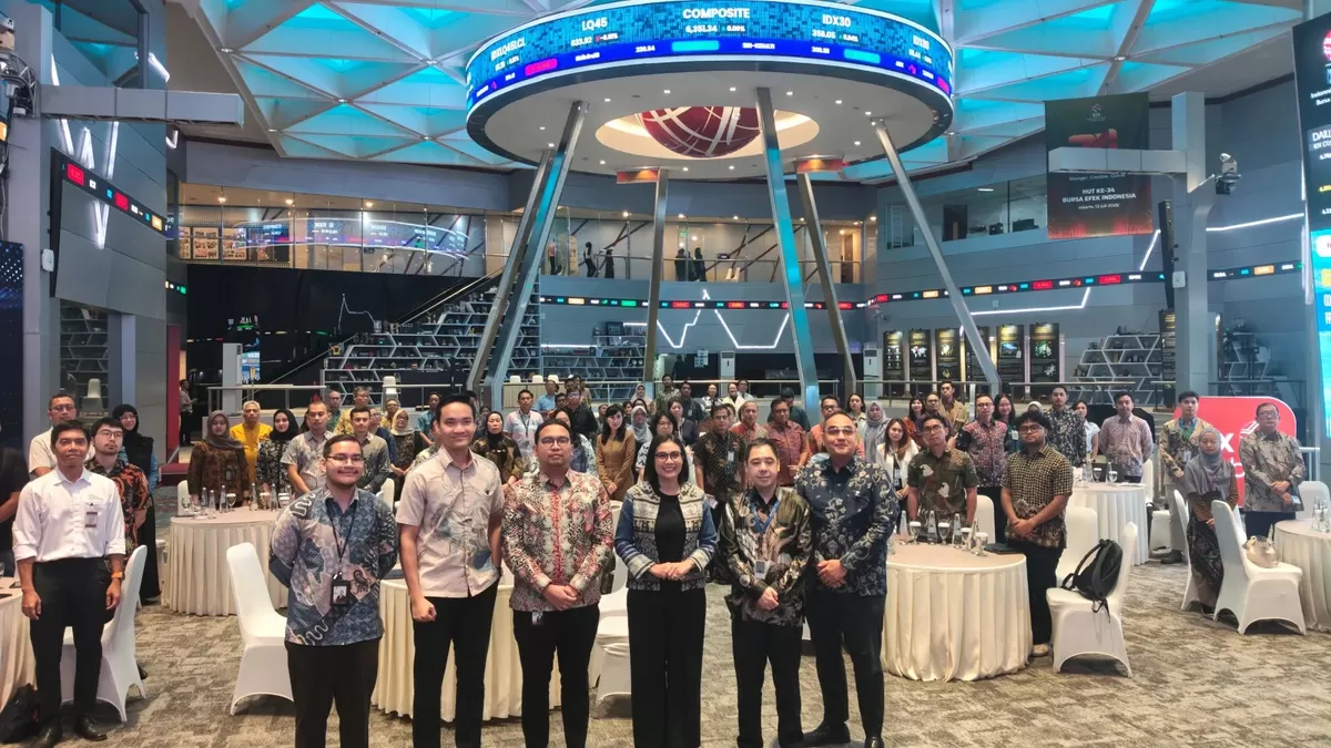 Satu kegiatan di lantai Bursa Efek Indonesia. Vietnam kini sejajar dengan Indonesia dalam klasifikasi pasar saham FTSE Russell setelah naik dari kategori. (IDX)