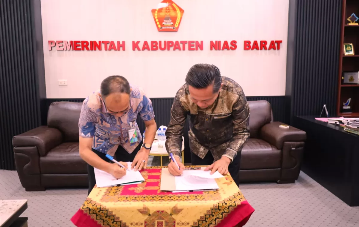 Bupati Nias Barat Eliyunus Waruwu bersama jajaran BPJS Ketenagakerjaan saat penandatanganan kerja sama untuk memperluas perlindungan jaminan sosial ketenagakerjaan, Kamis (8/10/2026)