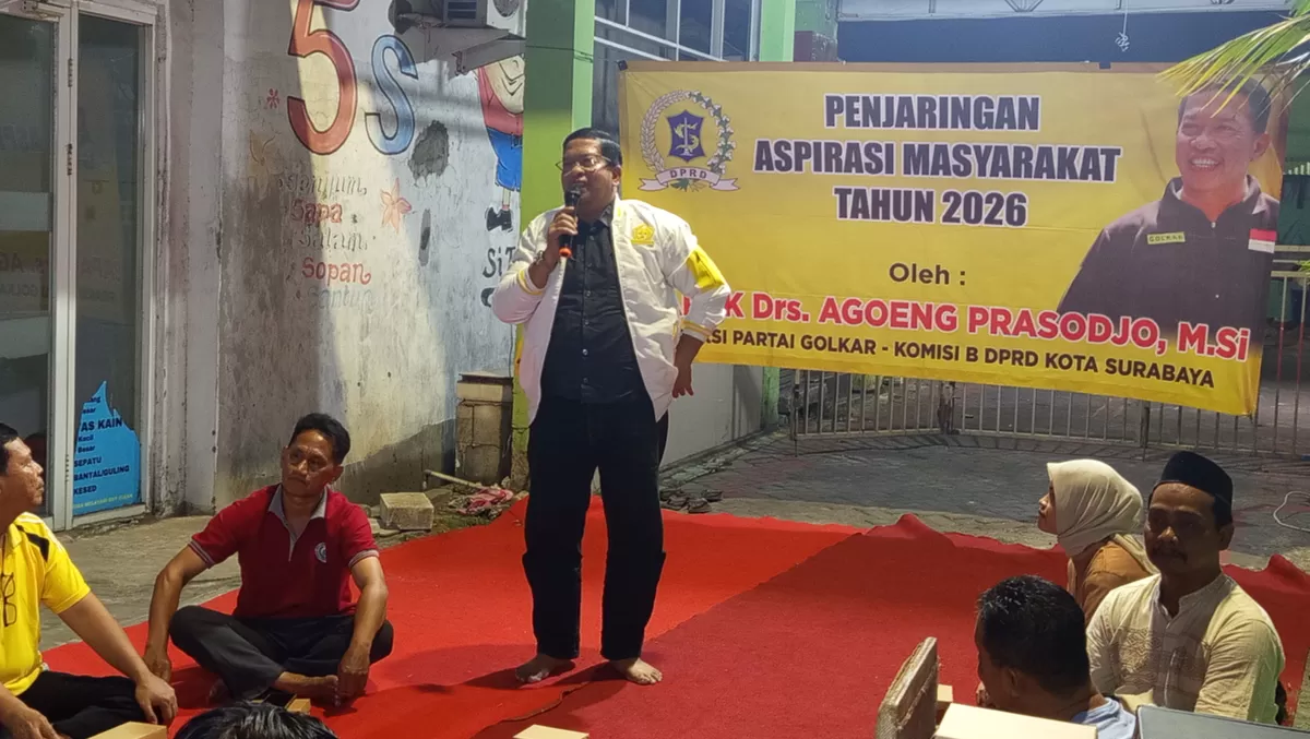 Anggota Komisi B DPRD Surabaya dari Fraksi Partai Golkar, Agoeng Prasodjo, saat reses di RT 01 RW 01, Kelurahan Kebonsari, Kamis (8/10/2026) 