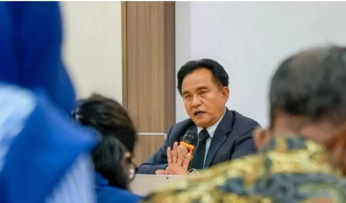 Menko Kumham Imipas, Yusril Ihza Mahendra mempersilakan APH untuk ikut menyelidiki temuan Lapas Cibinong. (Instagram.com/@yusrilihzamhd)