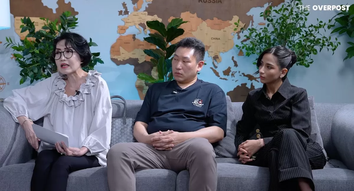 Linawati saat menceritakan dugaan hilangnya dana nasabah yang diklaim mencapai Rp17 miliar di Bank BTN. (Foto: Tangkapan layar YouTube Leon Hartono)