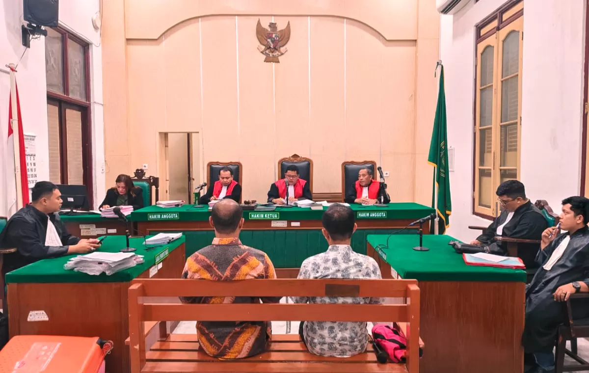 Majelis hakim membacakan putusan sela perkara dugaan korupsi pembangunan RSU Kelas D Pratama Kabupaten Nias TA 2022 di Pengadilan Tipikor Medan, Rabu (14/10/2026).