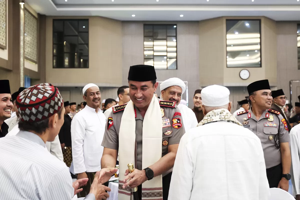 Temui Ulama se-Jatim, Kapolri Tekankan Penegakan Hukum Adil dan Keterbukaan terhadap Kritik