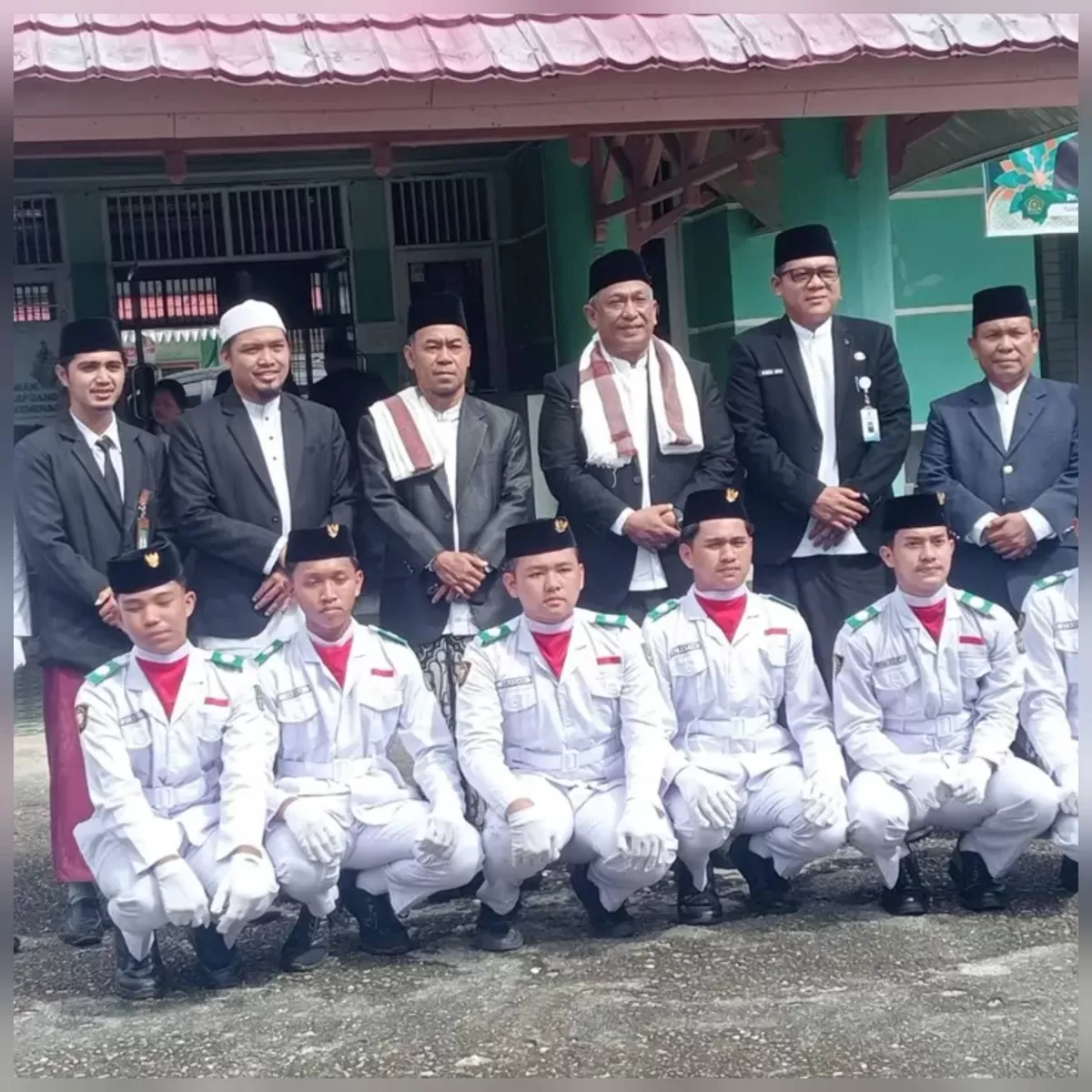 Foto Bupati Anton Hadiri Memperingati Hari Santri 2026, Tingkat Kabupaten Rokan Hulu  (NAWACITAPOST.COM)