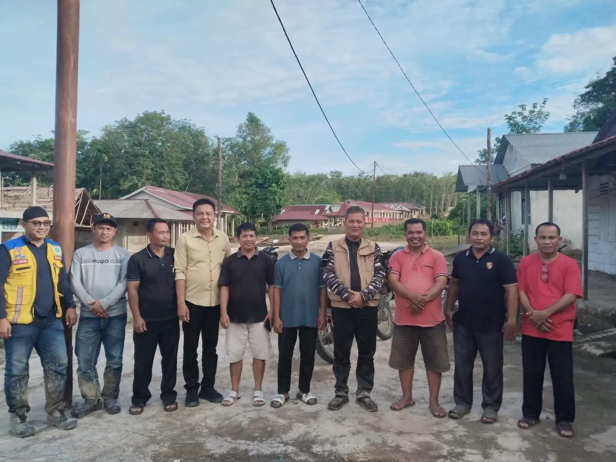 SEJARAH BARU DI DESA HILISALOO! BUPATI SOKHIATULO LAIA KUNJUNGI SEKOLAH PELOSOK DI TENGAH SURVEI JALAN