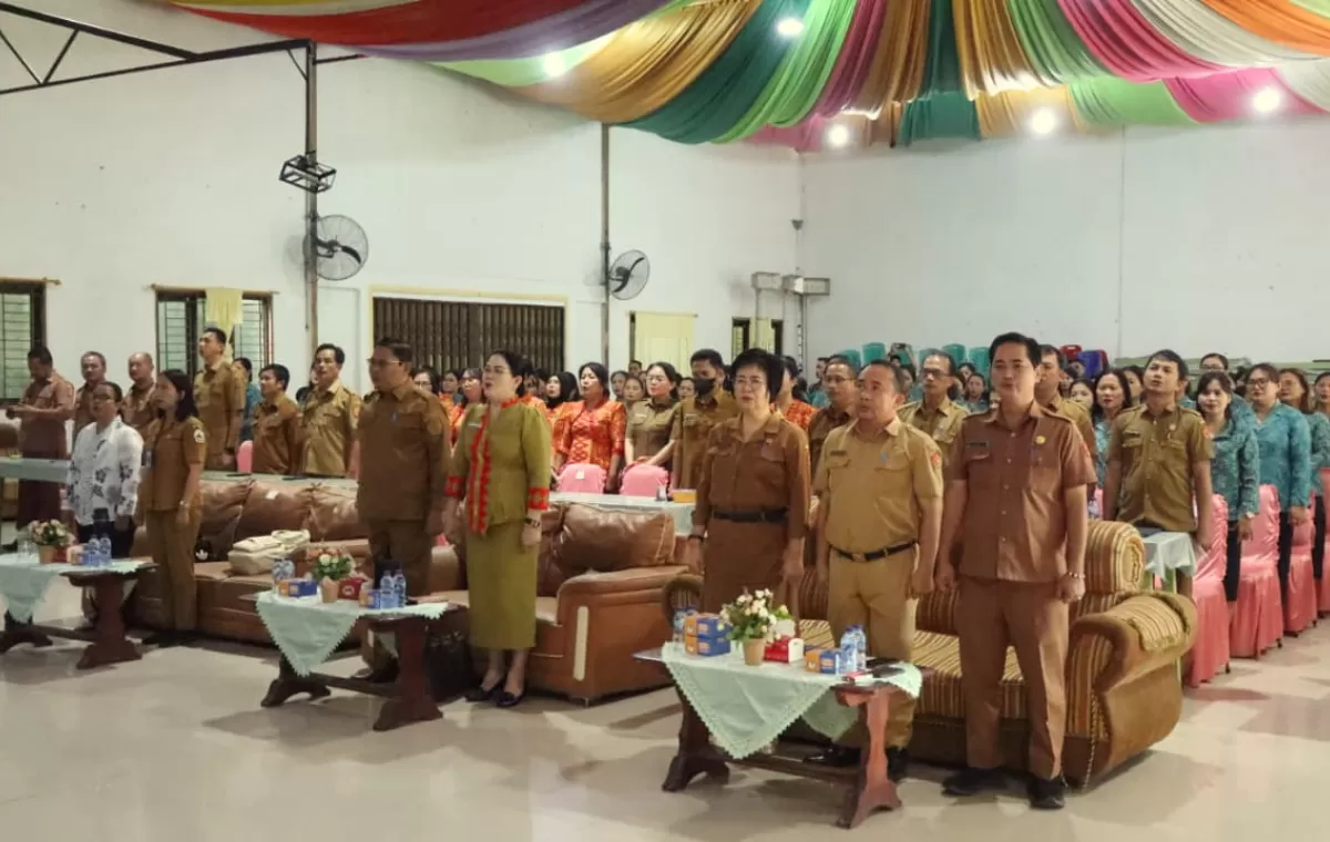 Wakil Bupati Nias Barat bersama jajaran pemerintah daerah, TP-PKK, dan peserta mengikuti kegiatan Sosialisasi dan Lomba Cipta Menu B2SA, Selasa (27/10/2026).