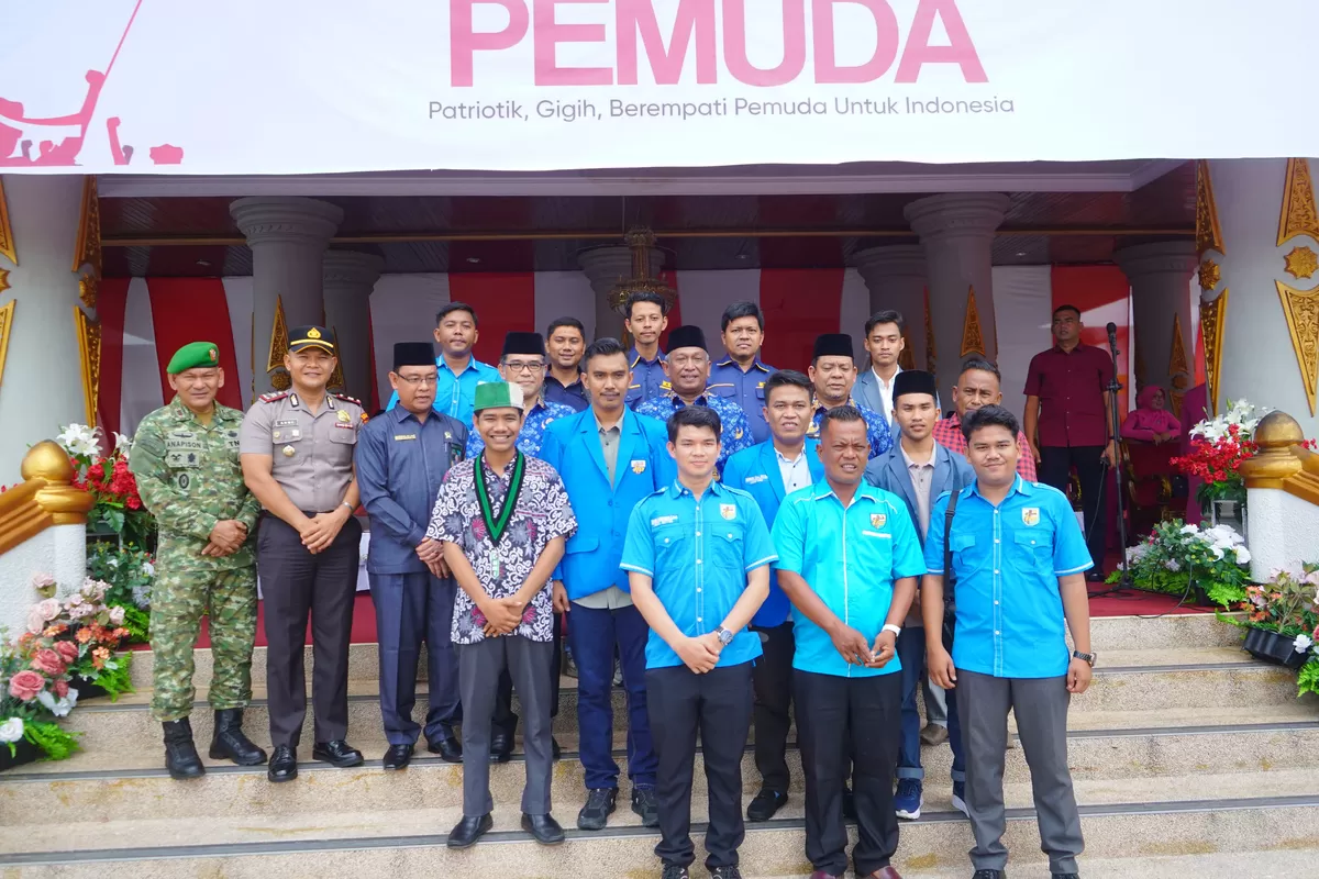 Foto Bersama Bupati, Wakil Bupati, Forkopimda dan Pengurus KNPI  setelah Upacara Hari Sumpah Pemuda Ke 98 Tingkat Kabupaten Rokan Hulu Tahun 2026.  (NAWACITAPOST COM)