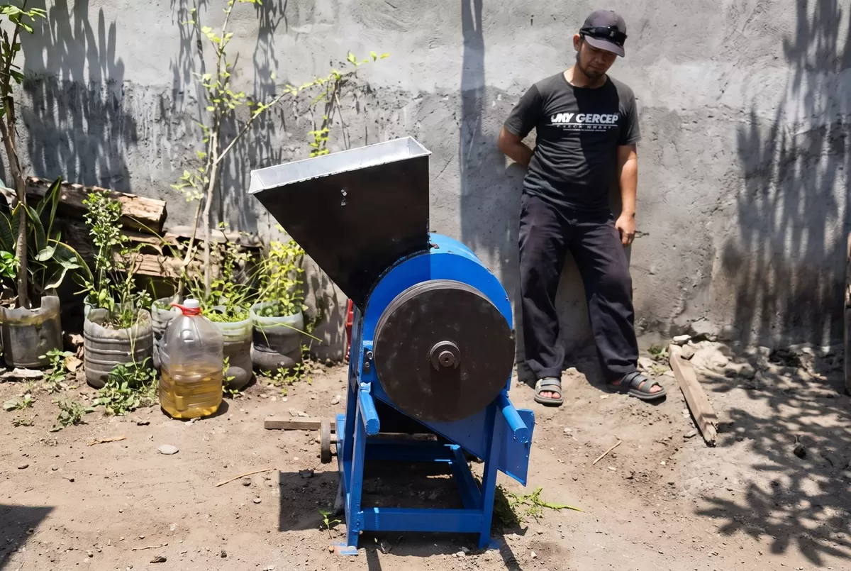 Penampakan mesin penggiling yang diduga digunakan tersangka pembunuhan ibu dan anak di Madiun untuk menghilangkan jejak. (Sumber: X/@ragamceritaidx)