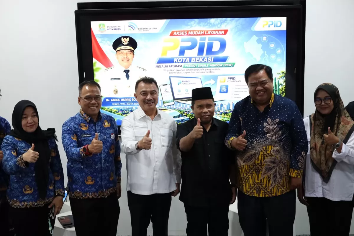 Wakil Wali Kota Bekasi, Abdul Harris Bobihoe, pada kegiatan Presentasi dan Wawancara Monitoring dan Evaluasi (Monev) Keterbukaan Informasi Publik