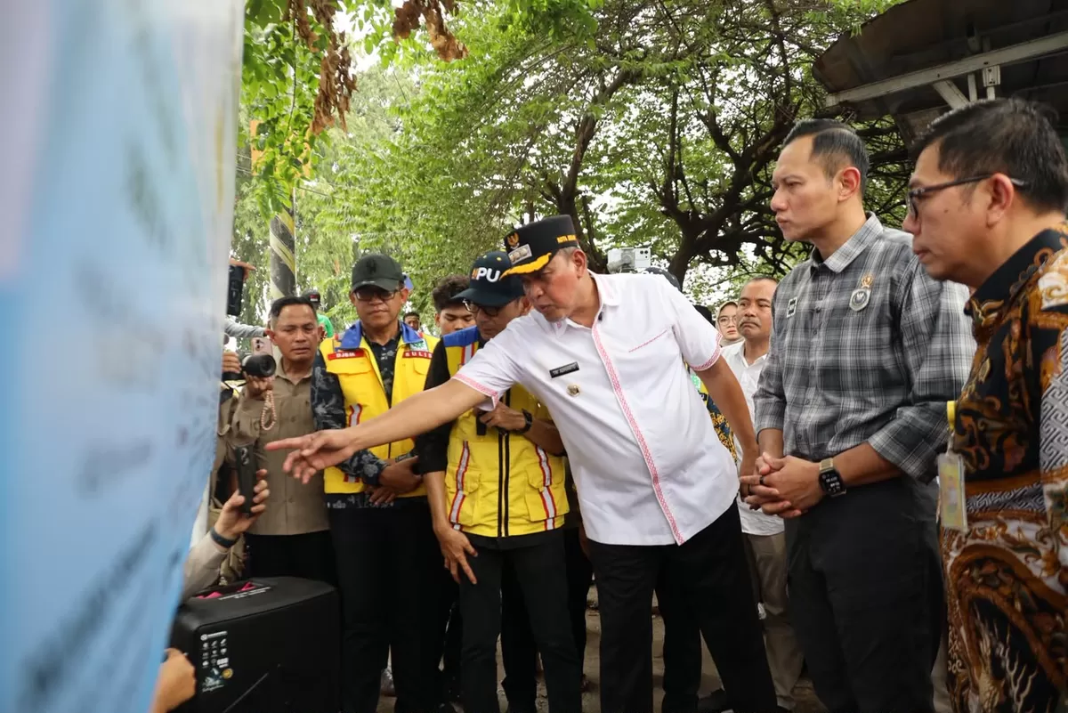 Walikota Bekasi bersam Menko Bidang Insfratuktur Kewilayahan