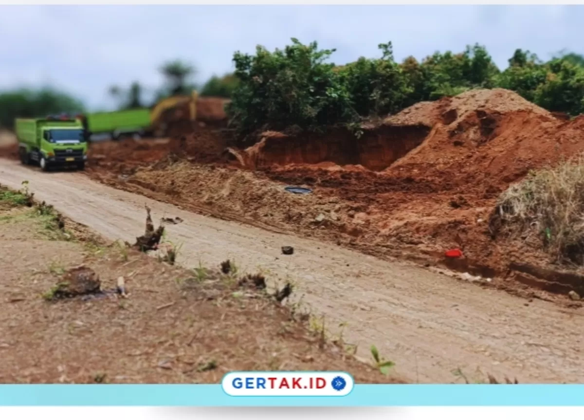 Galian C di Kecamatan Sajira tuai keluhan warga, Jalan Licin Picu Kekhawatiran./Dok.Gertak.id/AtP