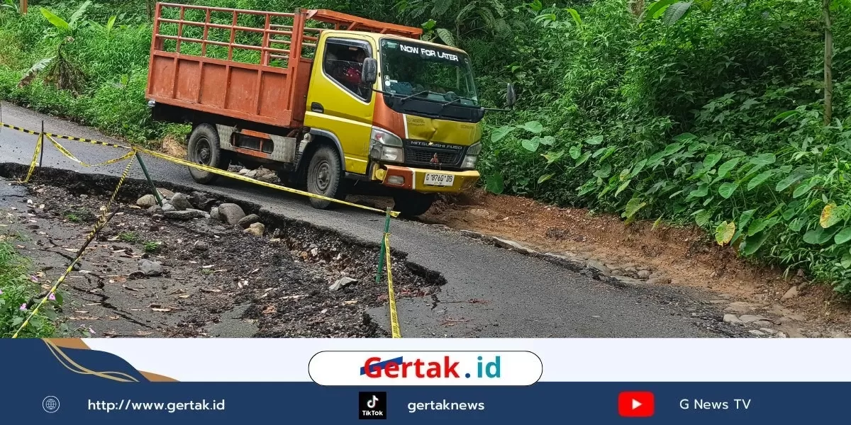 Pengguna jalan sangat kesulitan saat melintas. 