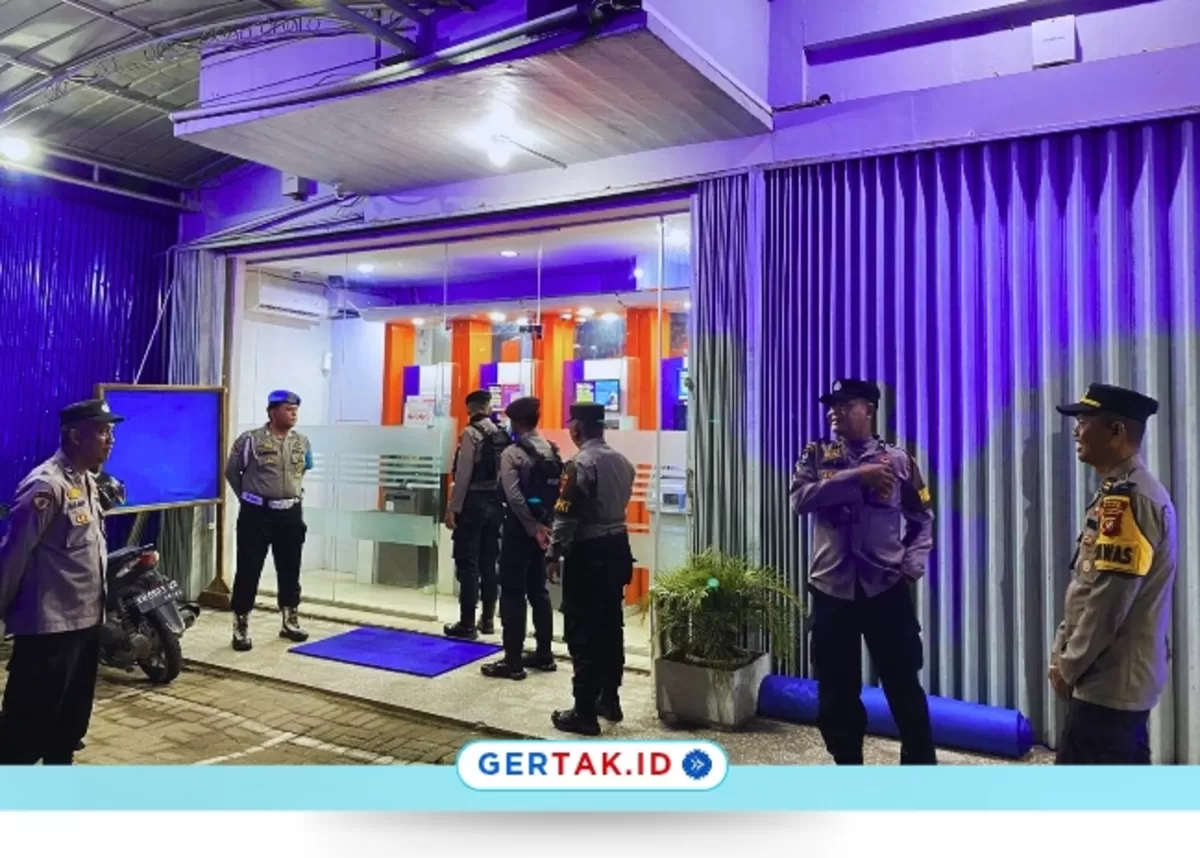 Polres Melawi Gelar Patroli Skala Besar, Iptu Togap Pimpin Pengamanan Dini Hari./Dok.Alex Gertak.id