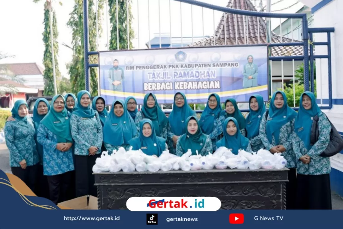 Ketua TP PKK Kabupaten Sampang Salurkan Ratusan Takjil di Bulan Suci Ramadhan 1447H  