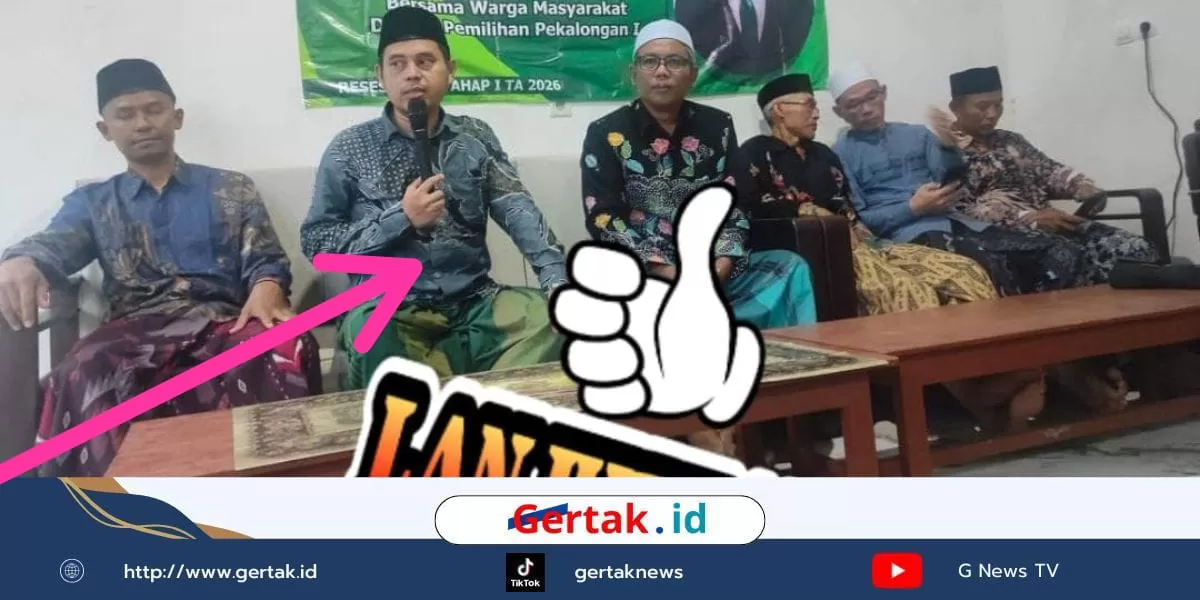 Foto Jahirin, MH Ketua Fraksi PKB Kab Pekalongan bersama tokoh masyarakat. 