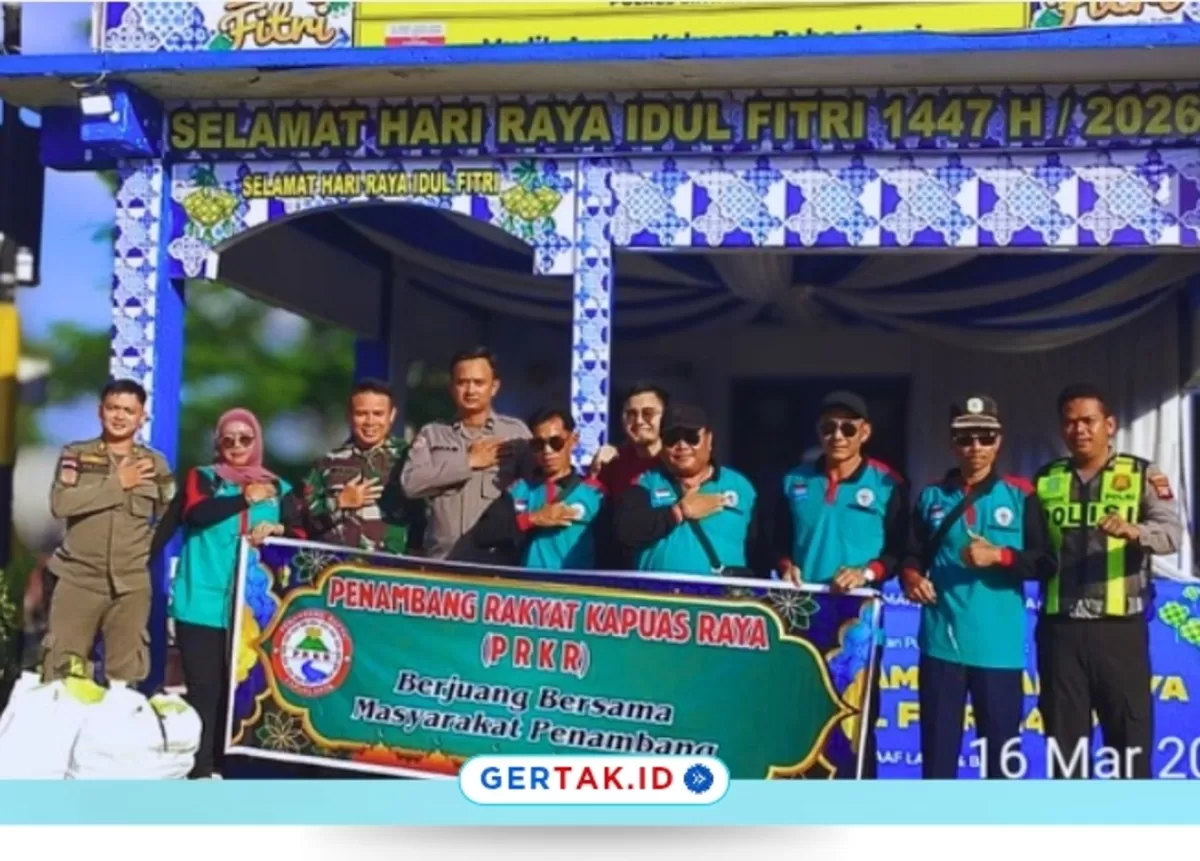 PRKR Sintang Berbagi di Bulan Ramadan, Ratusan Takjil Dibagikan di Simpang Lima./Dok.Alex