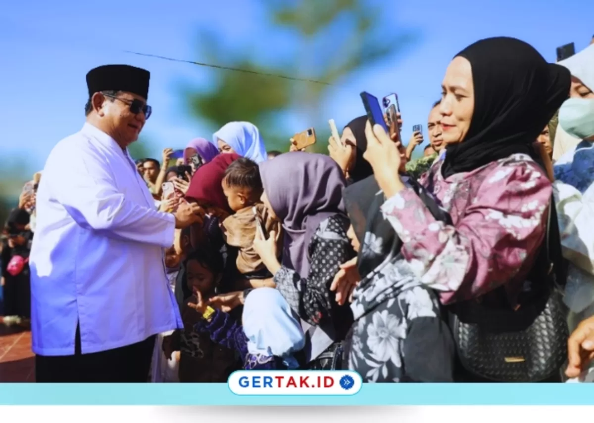 Momen Lebaran, Warga Aceh Tamiang Antusias Bersalaman dengan Prabowo./Dok.BakomRI