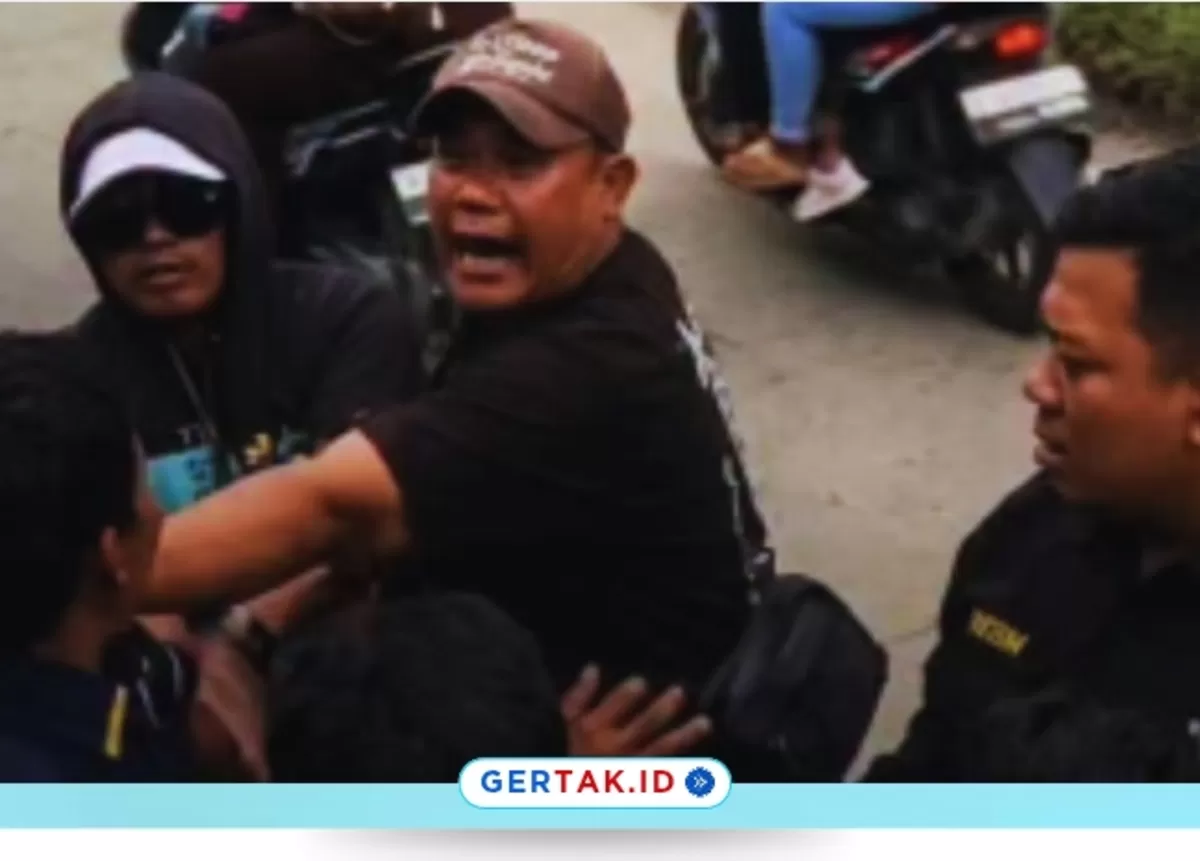 Video Viral di Cilegon, Sopir Bus Kena Tinju Penumpang Usai Insiden Salip-menyalip./Dok.Instagram.com/@dylanalfarezel20