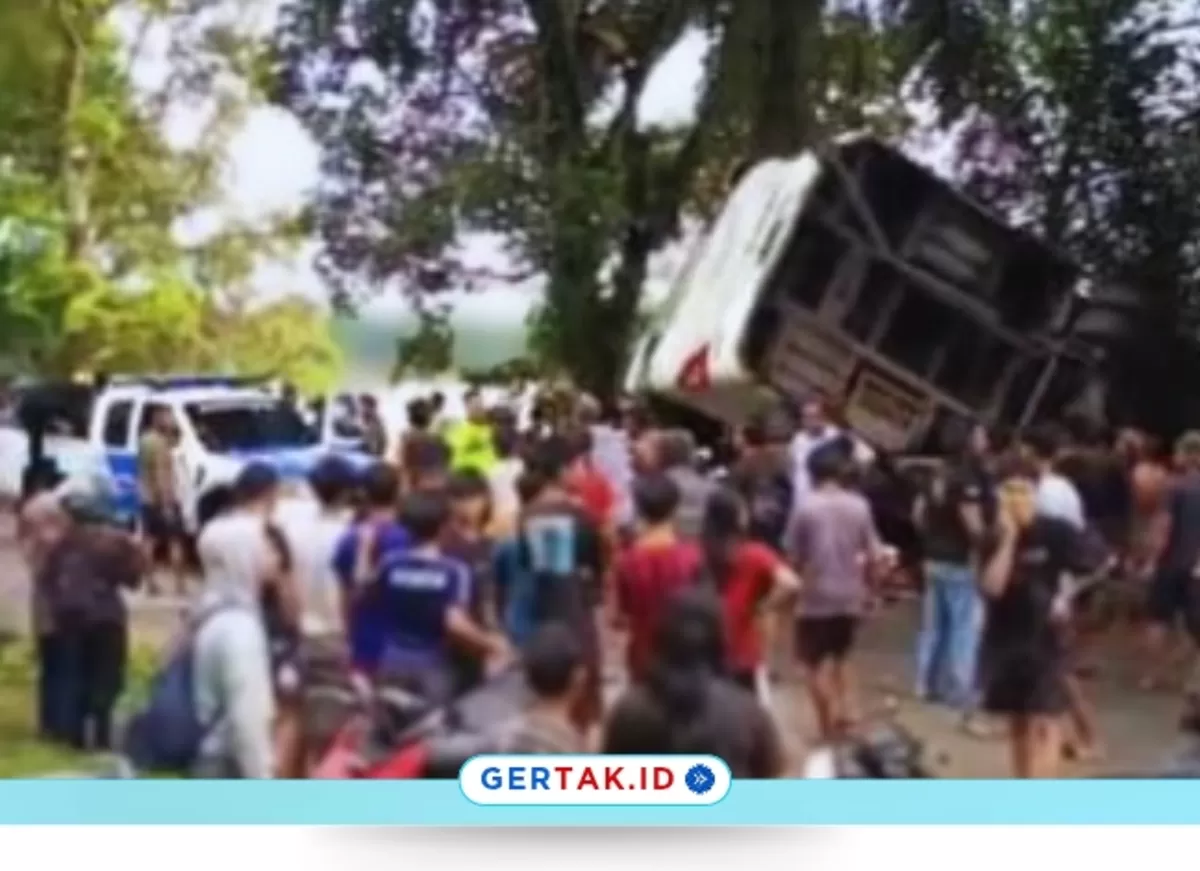 Tampak Bus Damri Ringsek di Sanggau./Dok.Alex