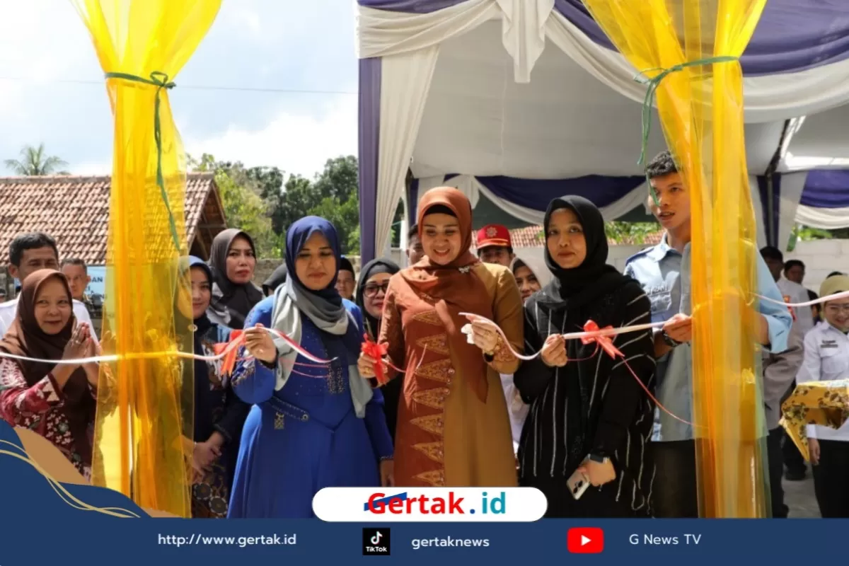 Ketua TP PKK Kabupaten Sampang Resmikan Dapur MBG SPPG Meteng III Yayasan QCB