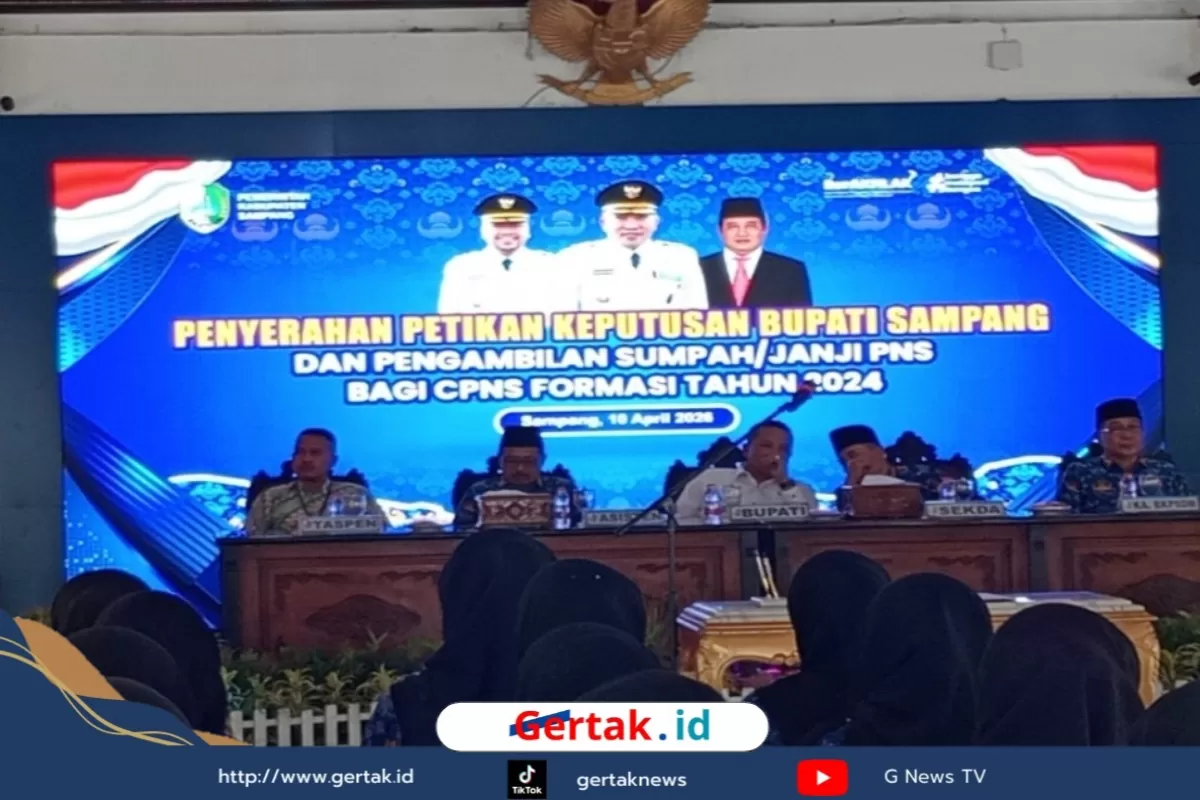 Bupati Sampang Serahkan 119 SK dan Ambil Sumpah PNS Formasi Tahun 2024  