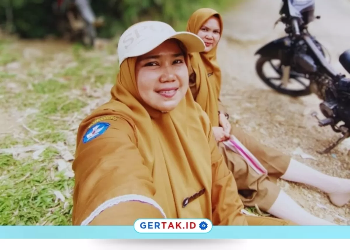Tak Kenal Lelah, Guru PPPK Ini Berjuang Lewati Medan Ekstrem Demi 114 Murid./Dok.Livantara