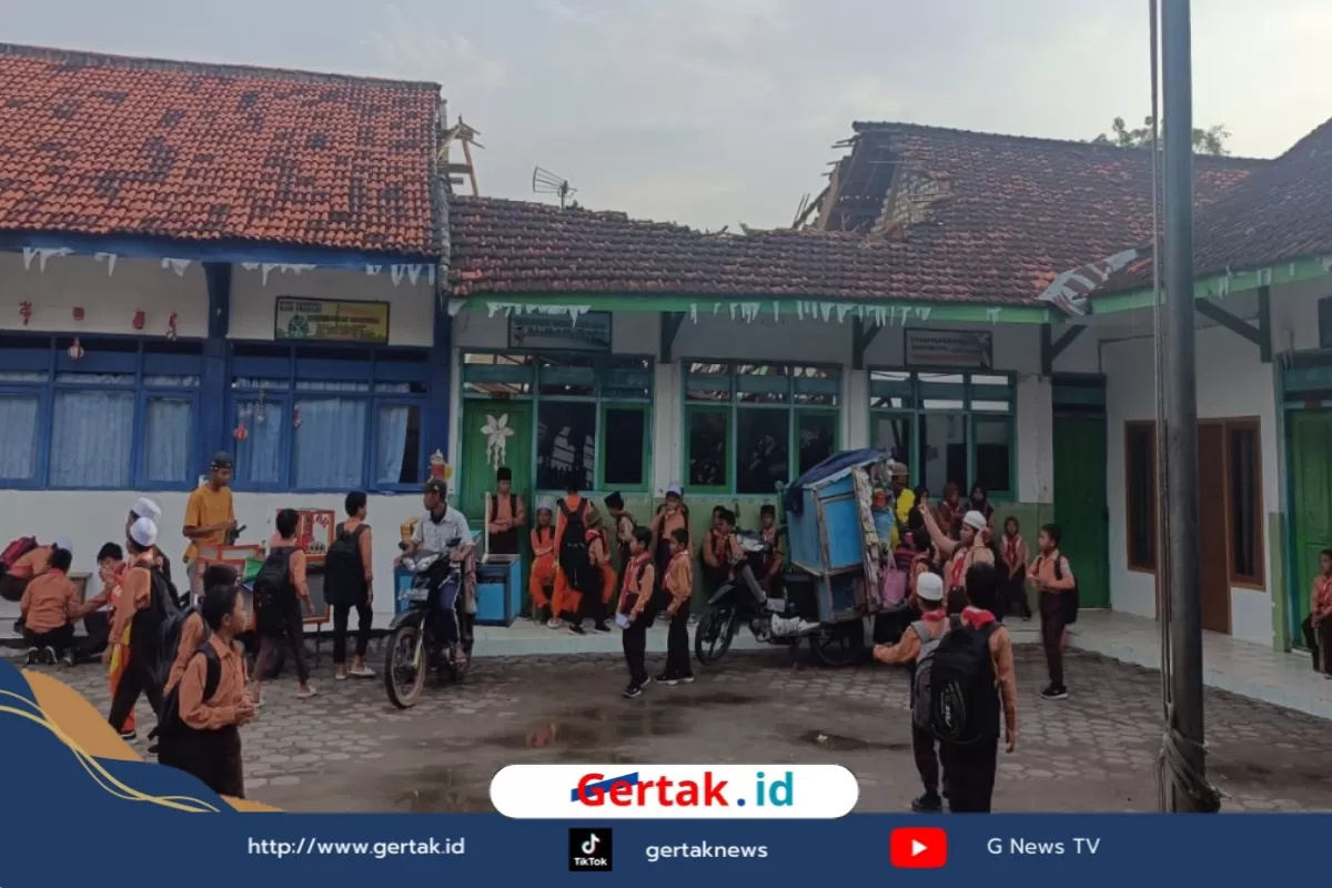 Miris!! Ruang Kelas SDN Pangilen 1 Roboh, Perbaikan Tak Kunjung Datang  