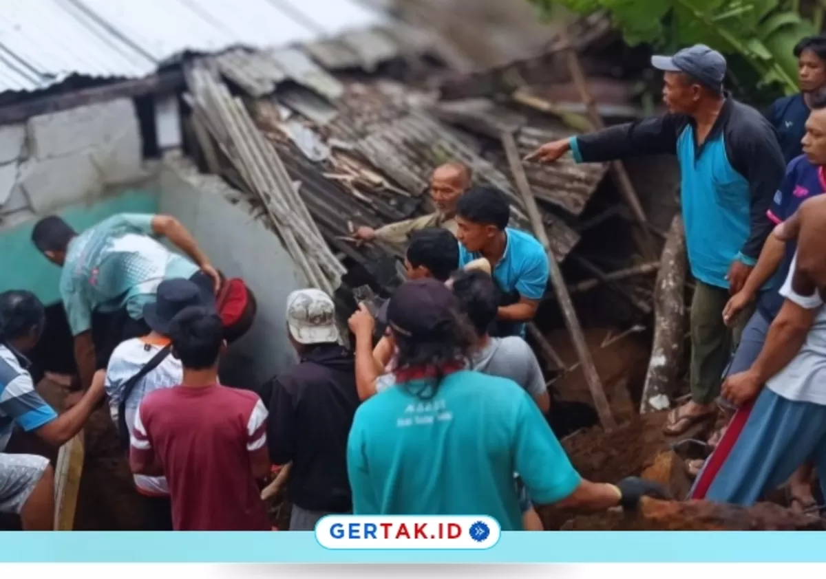 Longsor di Purbalingga tewaskan 1 warga, 3 rumah rusak./Dok.Grup JPromedia