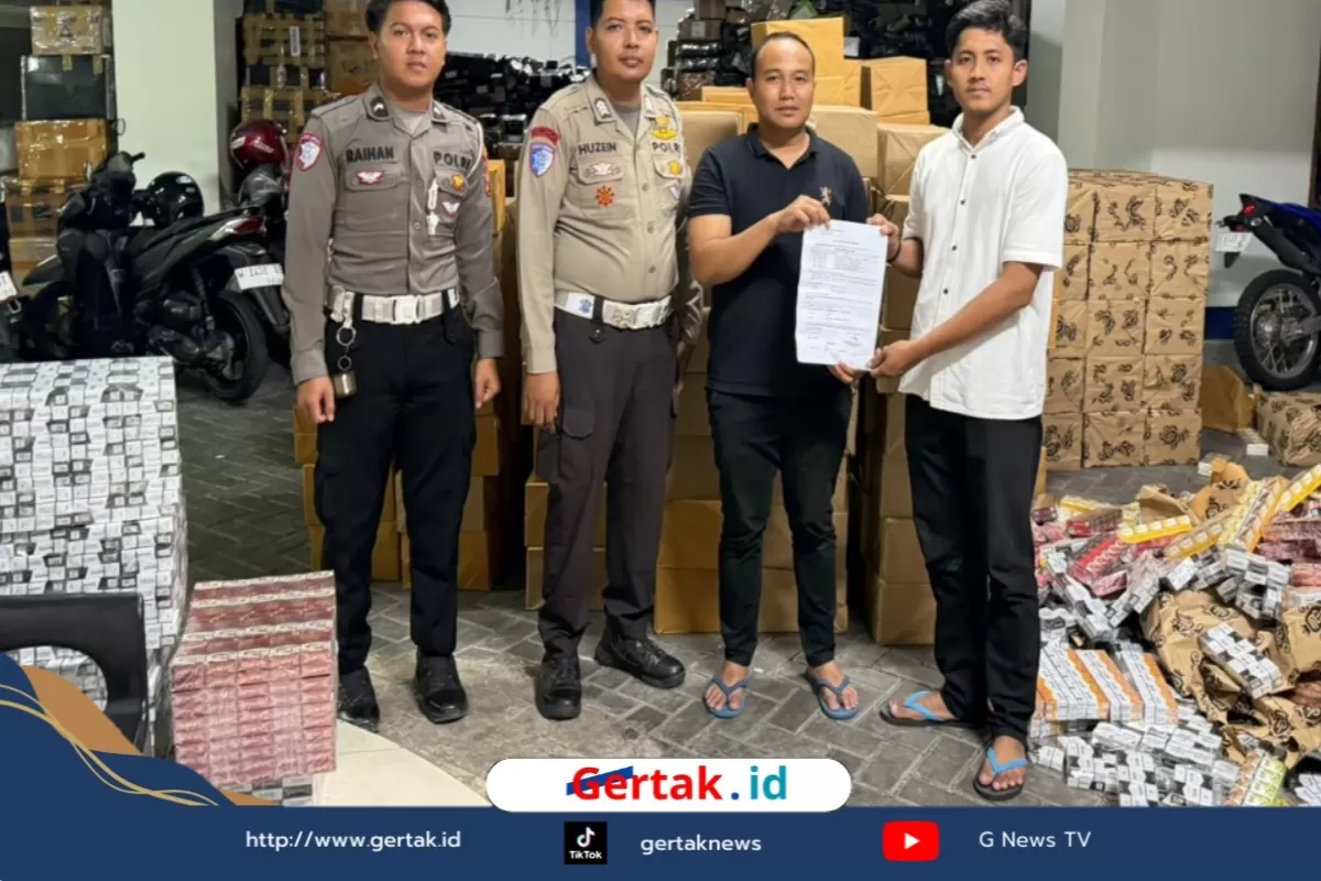 Pelimpahan Barang Bukti Rokok Ilegal Pasca Laka Tunggal di Sampang  