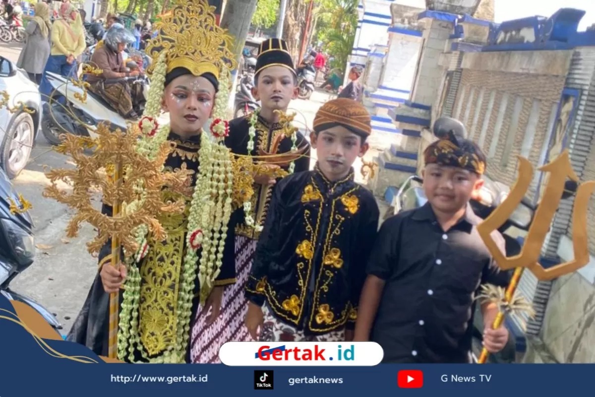 SAMPANG, Gertak.id &ndash; Lembaga Pendidikan Islam (LPI) Sabilillah Sampang menampilkan karnaval bertajuk &ldquo;Simfoni Nusantara 2026&rdquo; dengan konsep edukatif dan penuh warna budaya. Kegiatan ini menghadirkan s