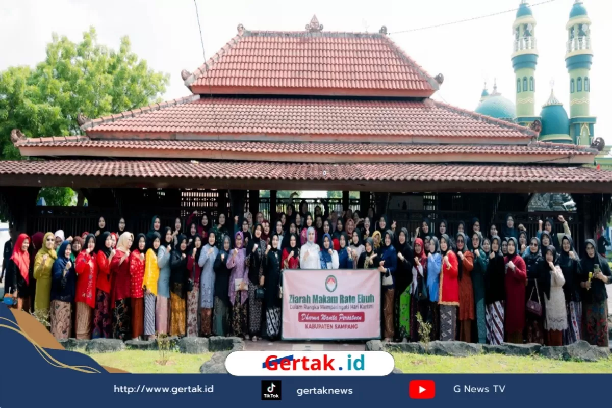 Ziarah Makam Rato Ebuh, DWP Sampang Peringati Hari Kartini