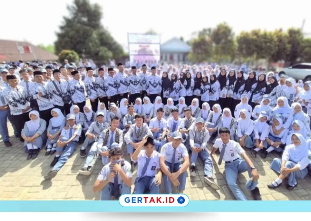 Foto : Keluarga besar SMA Negeri 1 Muncang./Dok.IG/@smansamofficial