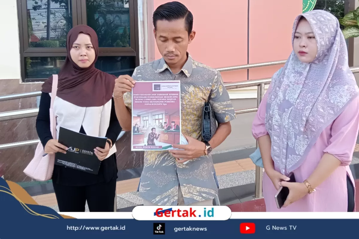 Konferensi pers kuasa hukum korban Jakfar Sodik dalam kasus percobaan pembunuhan di SPBU Camplong